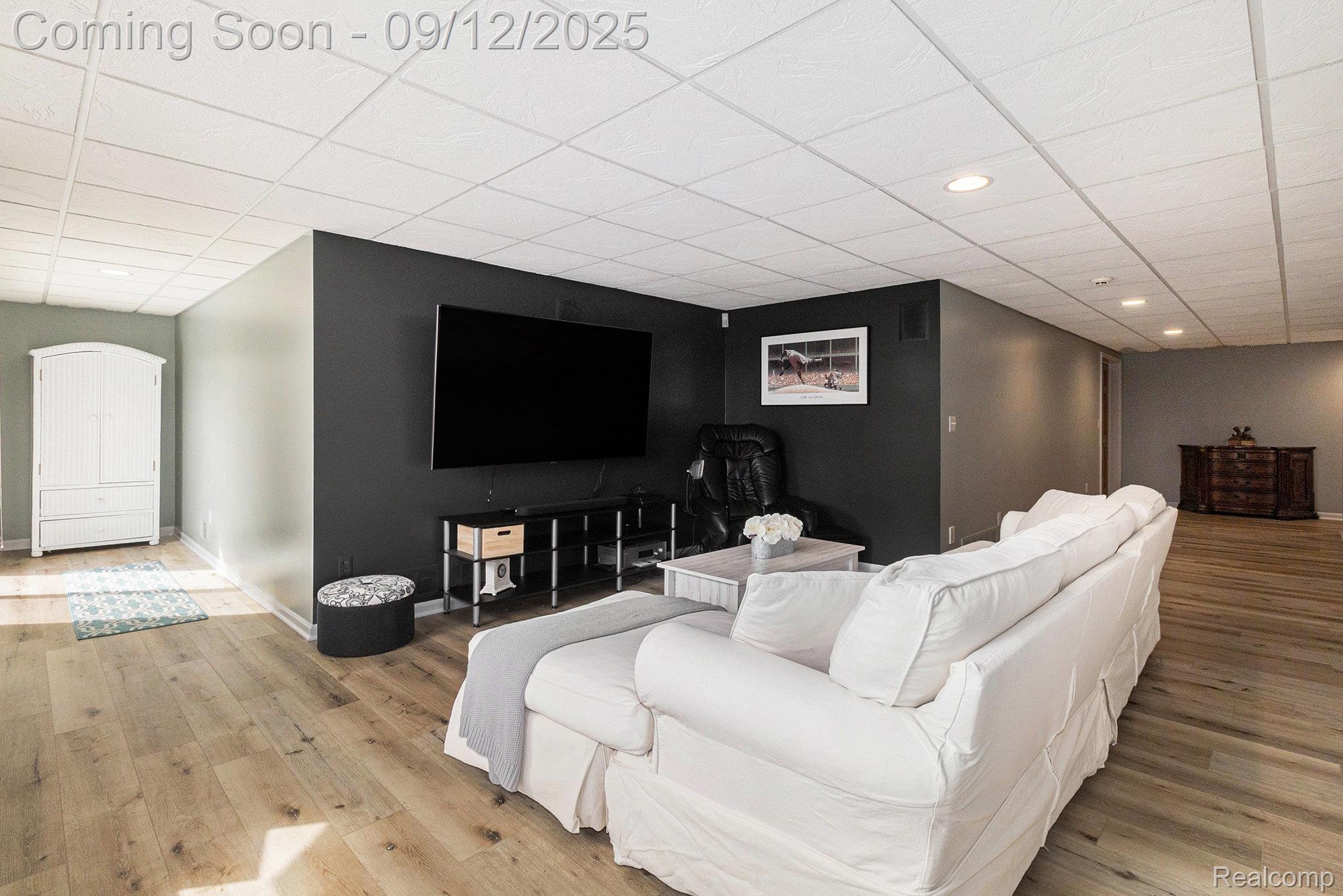 Independence Charter Township, Michigan 48348, United States, 4 Bedrooms Bedrooms, ,4 BathroomsBathrooms,Residential,Pending,205977