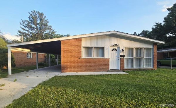 1292 MOULIN AVE, MADISON HEIGHTS, MI 48071 - Image bf5c5e435e66bf66a67f6045cb6af202/4045374984