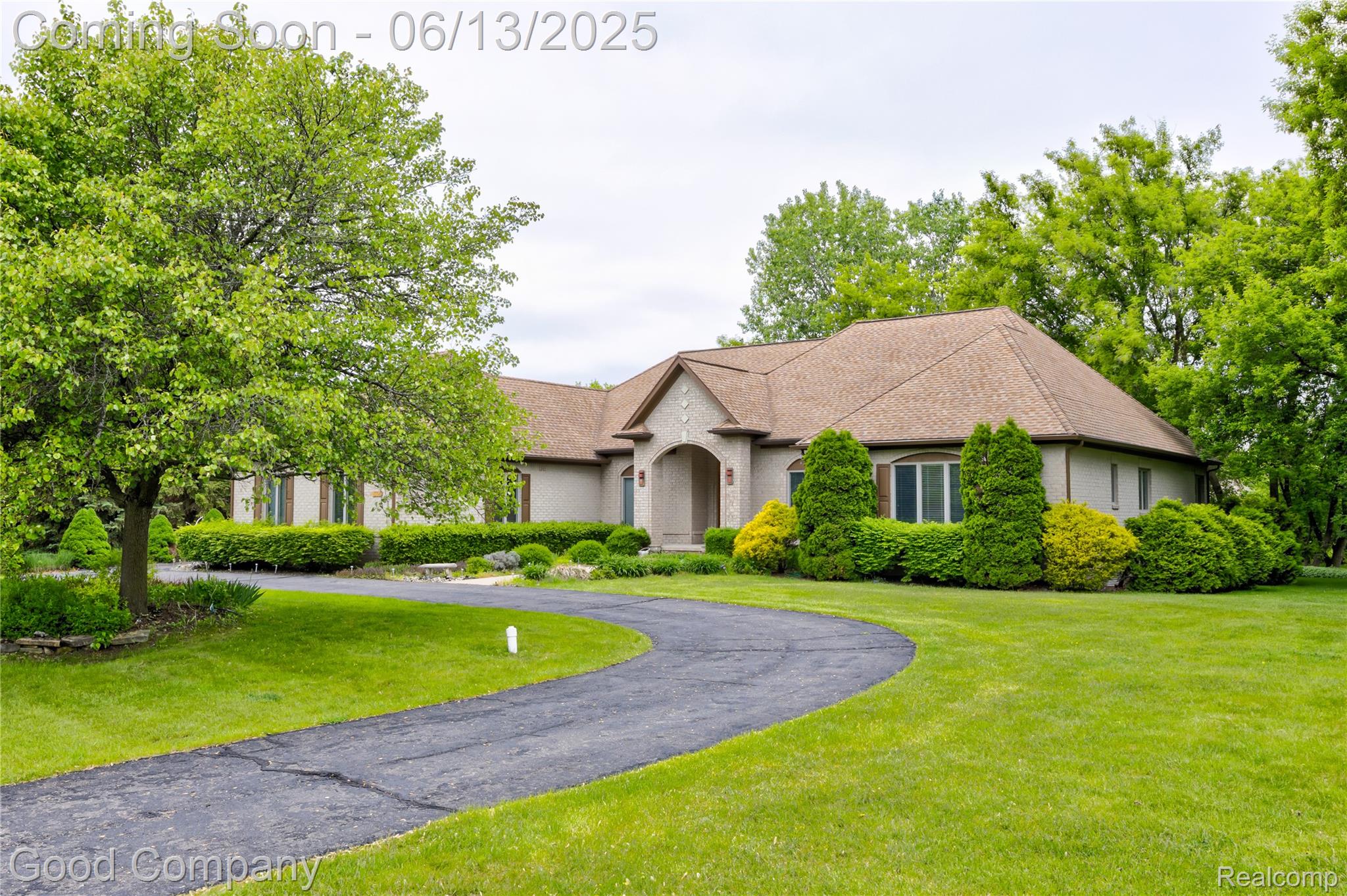 374 Oakbridge Drive