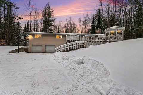 1951 Kneeland Road Comins Township MI 48621