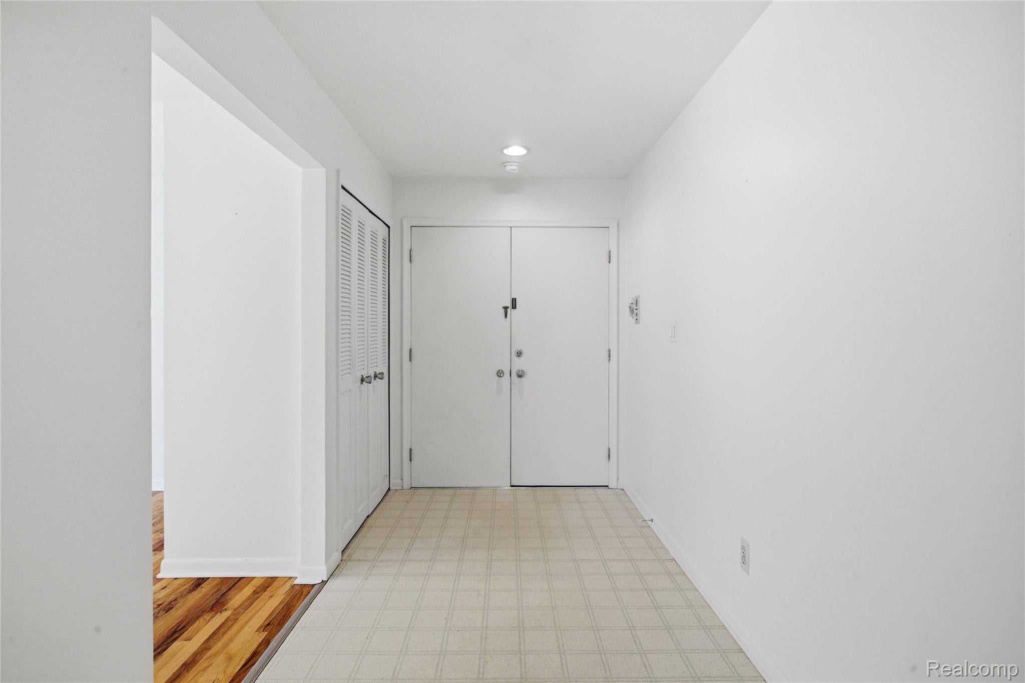 4041 W Maple Road E102