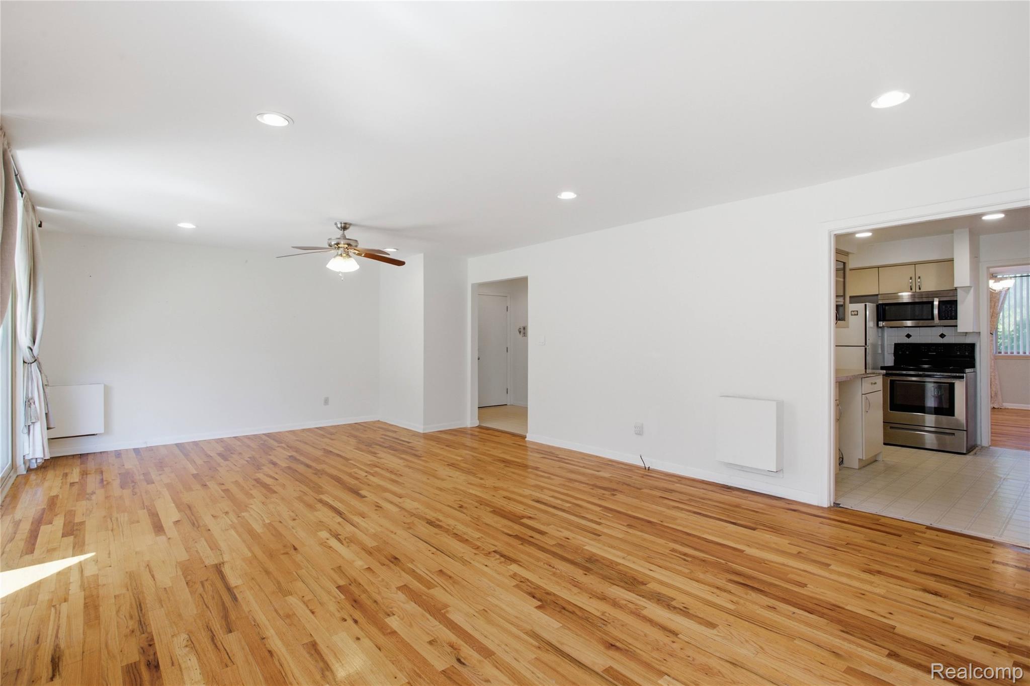 4041 W Maple Road E102