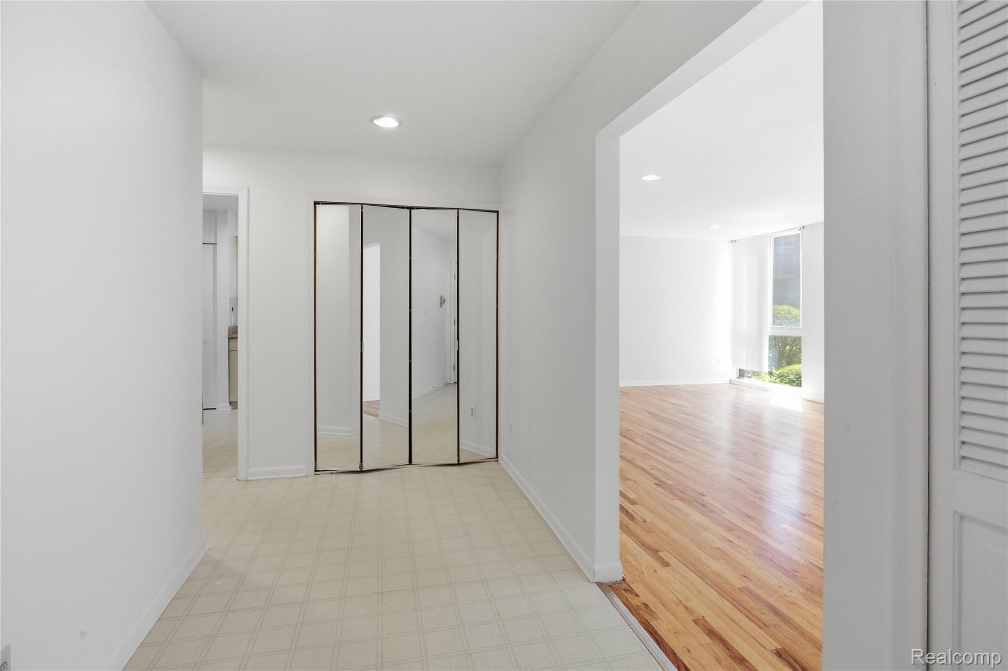 4041 W Maple Road E102