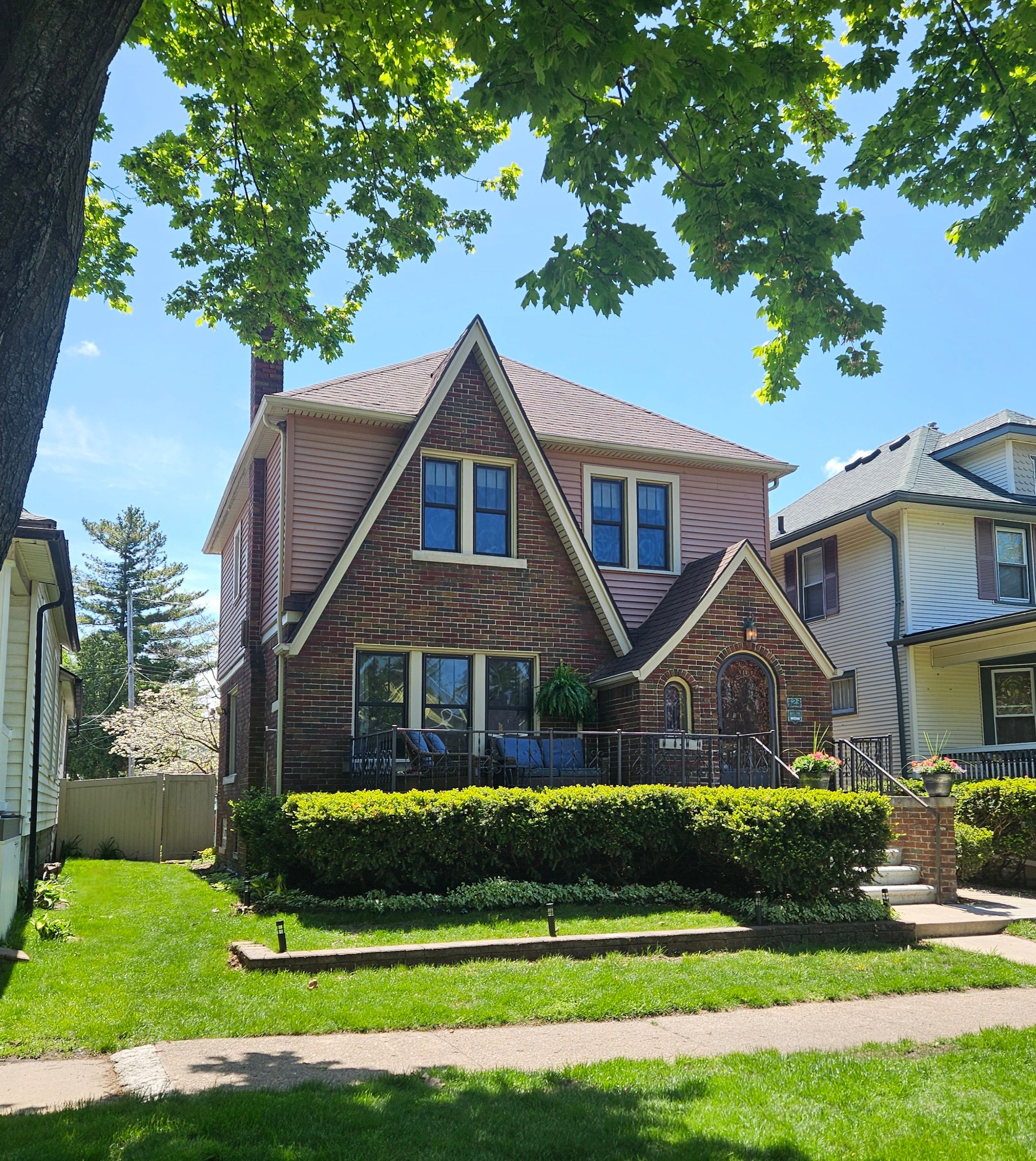 423 MAPLE Street