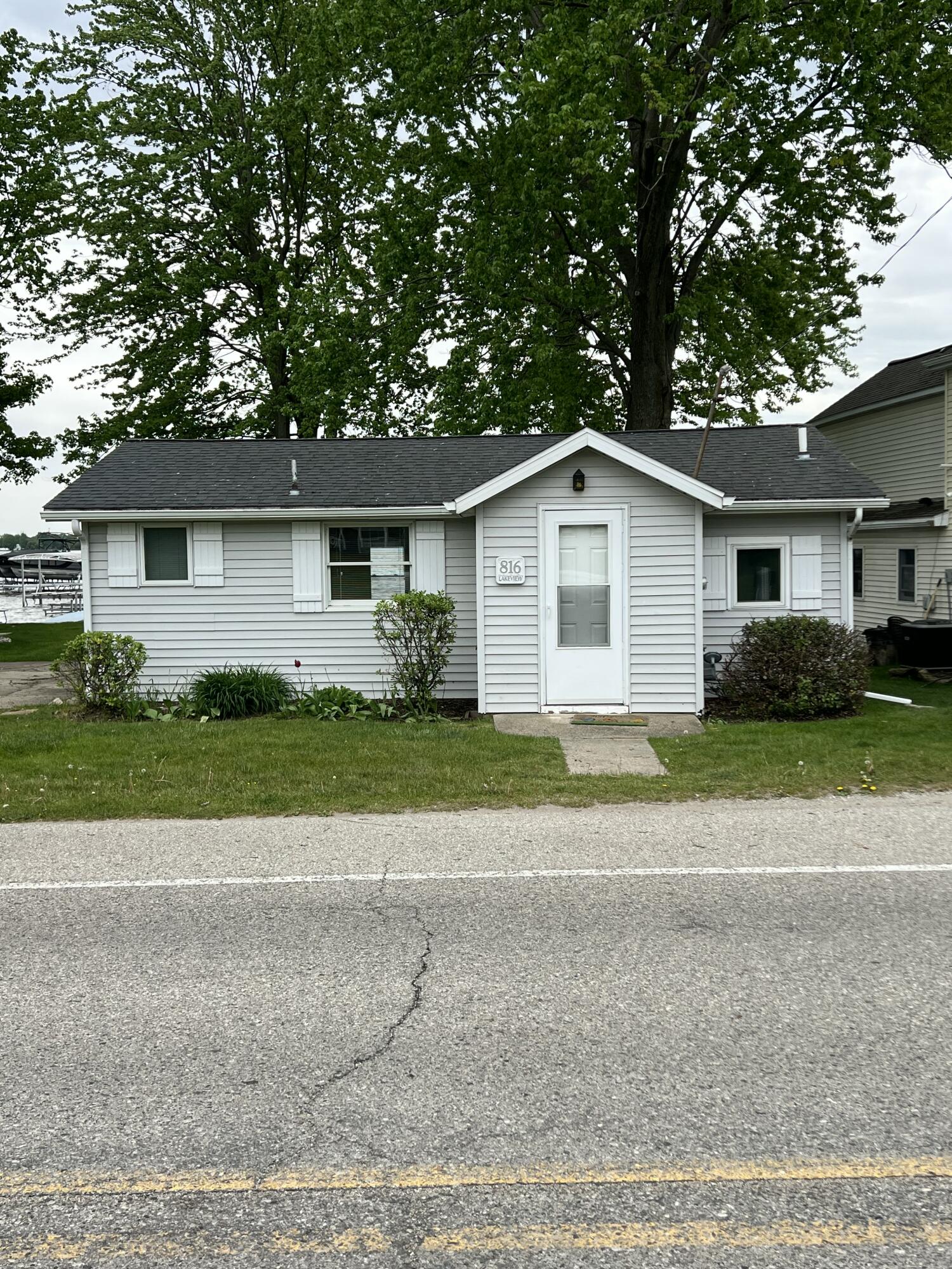 816 Lakeview Drive