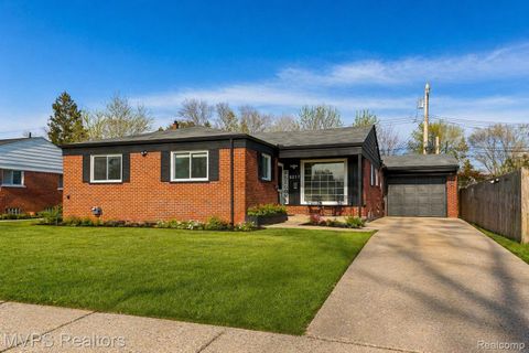 5217 Streefkerk Dr Drive Warren City MI 48092