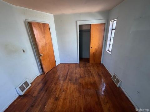 Tiny photo for 252 W Strathmore Avenue, Pontiac City, MI 48340 (MLS # 20261016348)