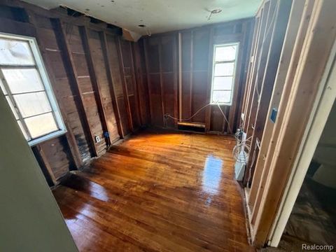 Tiny photo for 252 W Strathmore Avenue, Pontiac City, MI 48340 (MLS # 20261016348)