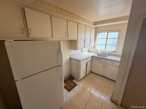 Tiny photo for 252 W Strathmore Avenue, Pontiac City, MI 48340 (MLS # 20261016348)