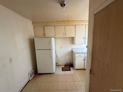 Tiny photo for 252 W Strathmore Avenue, Pontiac City, MI 48340 (MLS # 20261016348)