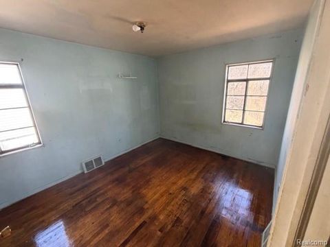 Tiny photo for 252 W Strathmore Avenue, Pontiac City, MI 48340 (MLS # 20261016348)