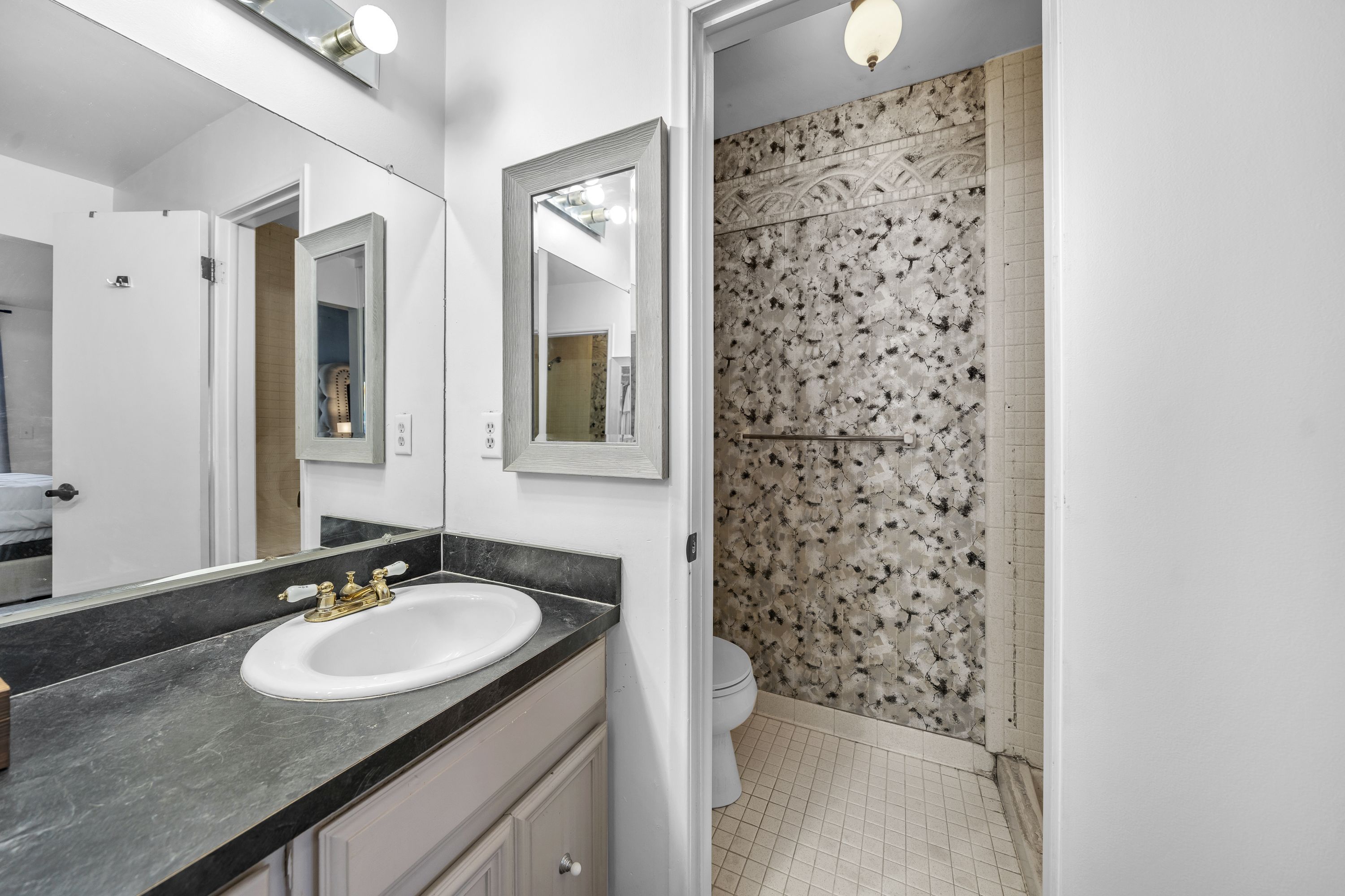 Clinton Charter Township, Michigan 48036, United States, 3 Bedrooms Bedrooms, ,3 BathroomsBathrooms,Residential,Pending,132570