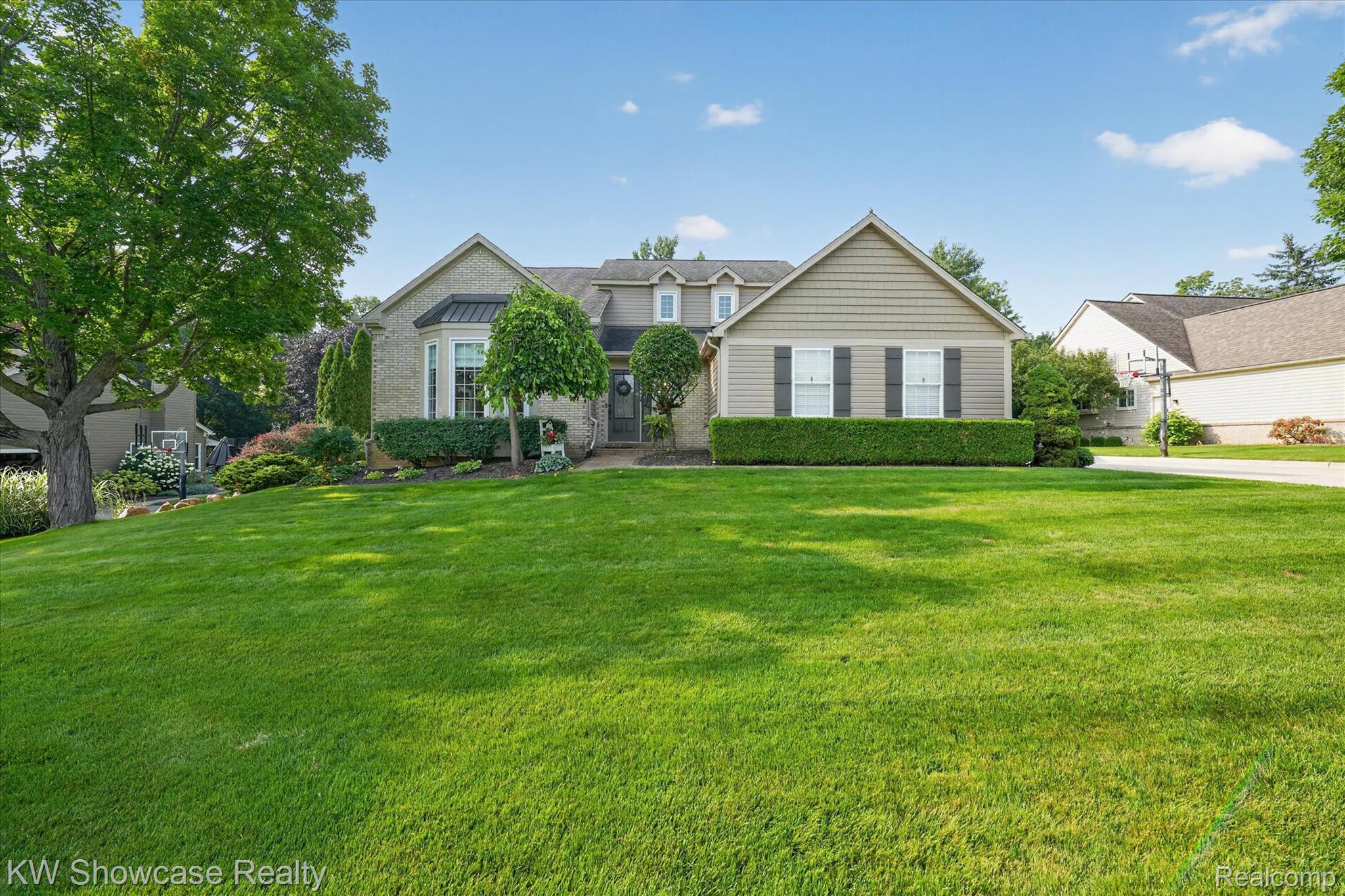 626 River Oaks Drive