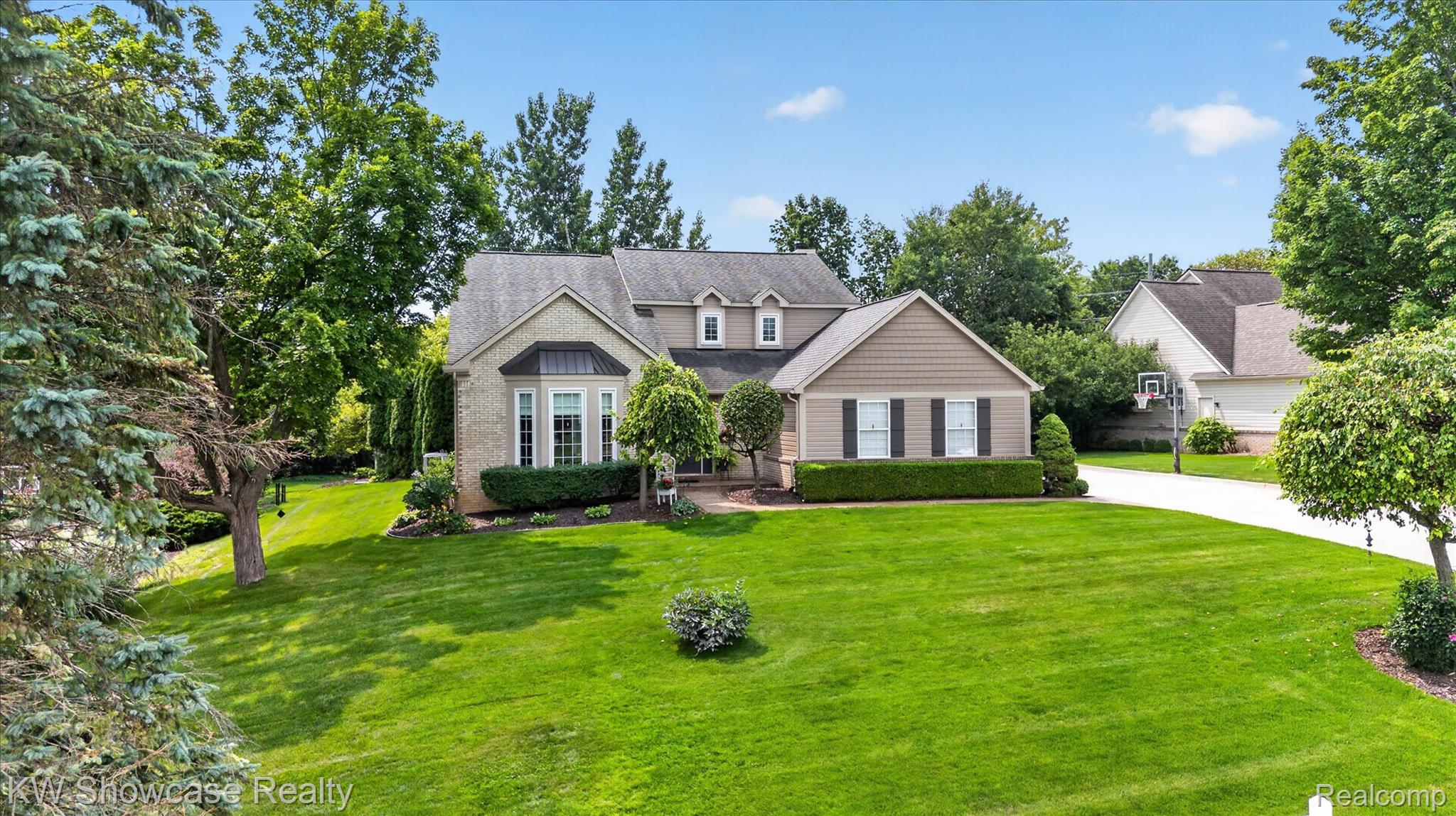 626 River Oaks Drive