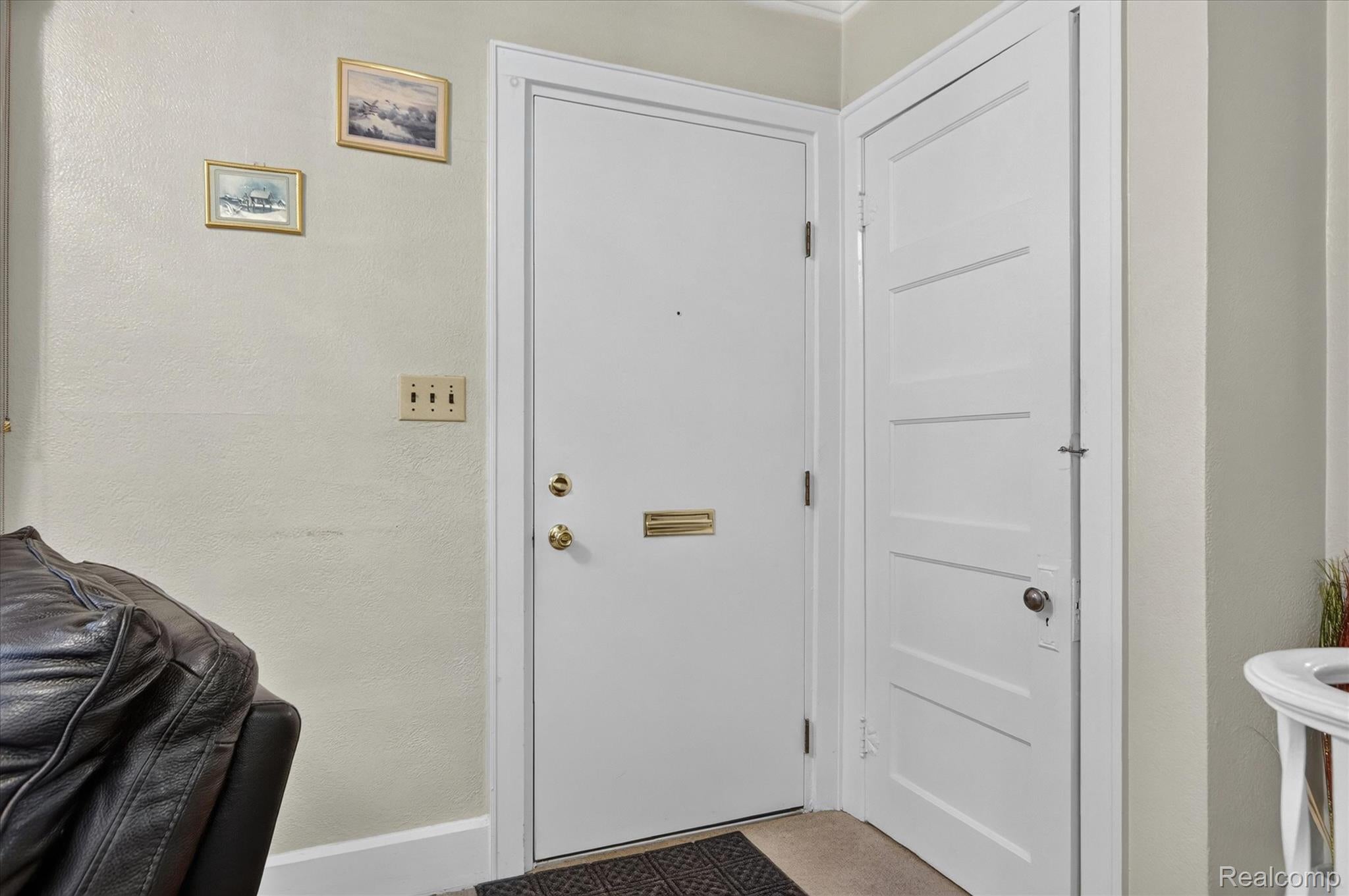 971 E Goldengate