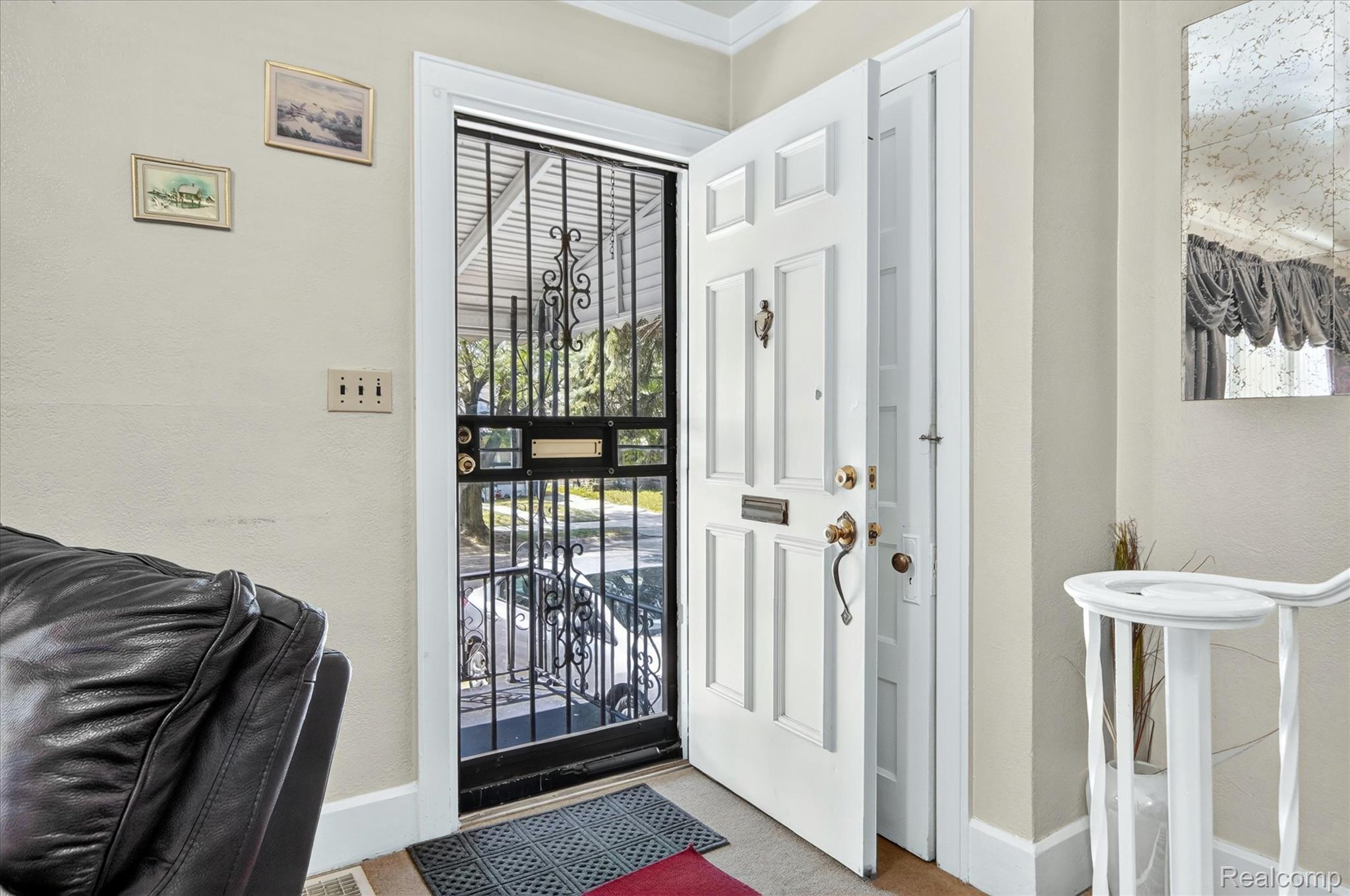 971 E Goldengate