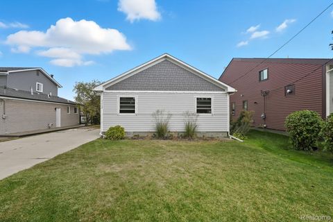 37752 Huron Pointe Drive Harrison Charter Township MI 48045