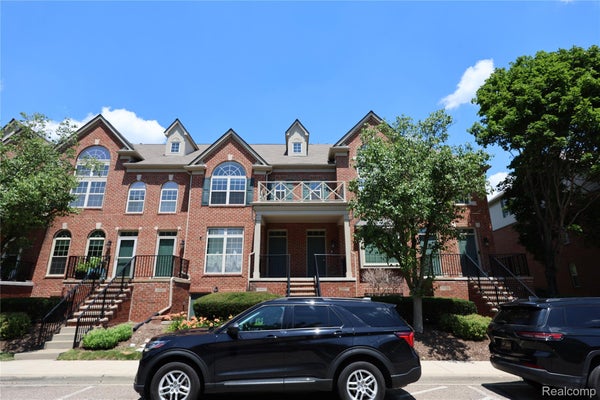 39460 SPRINGWATER DR, NORTHVILLE, MI 48168 - Image bfae494e8b102bc40dc8f1c7b2226e7d/1787633110