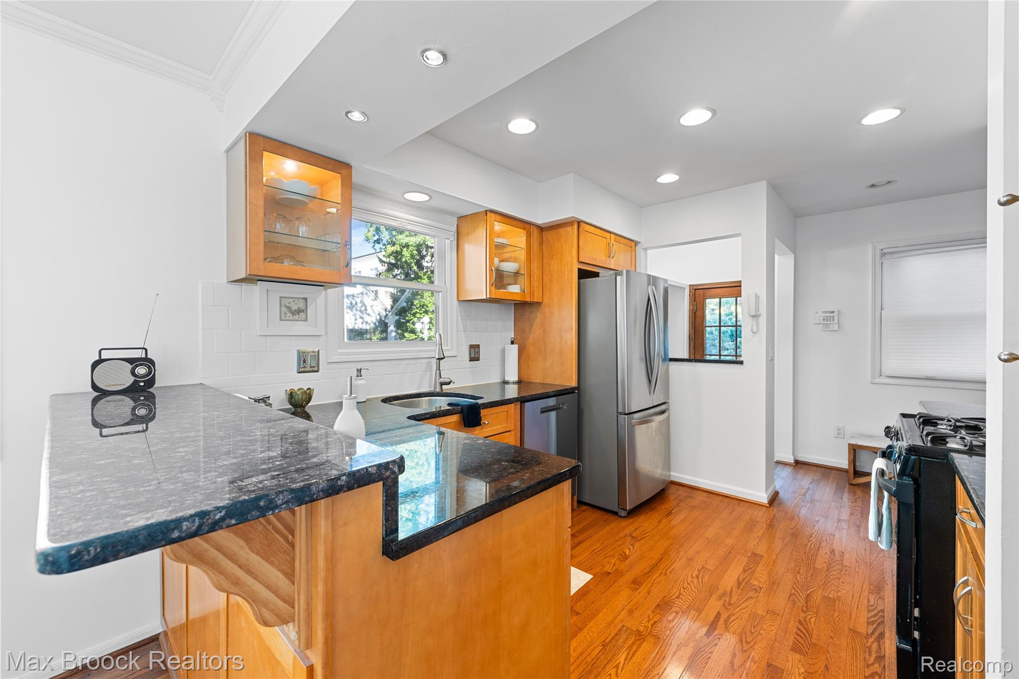 955 Forest Avenue