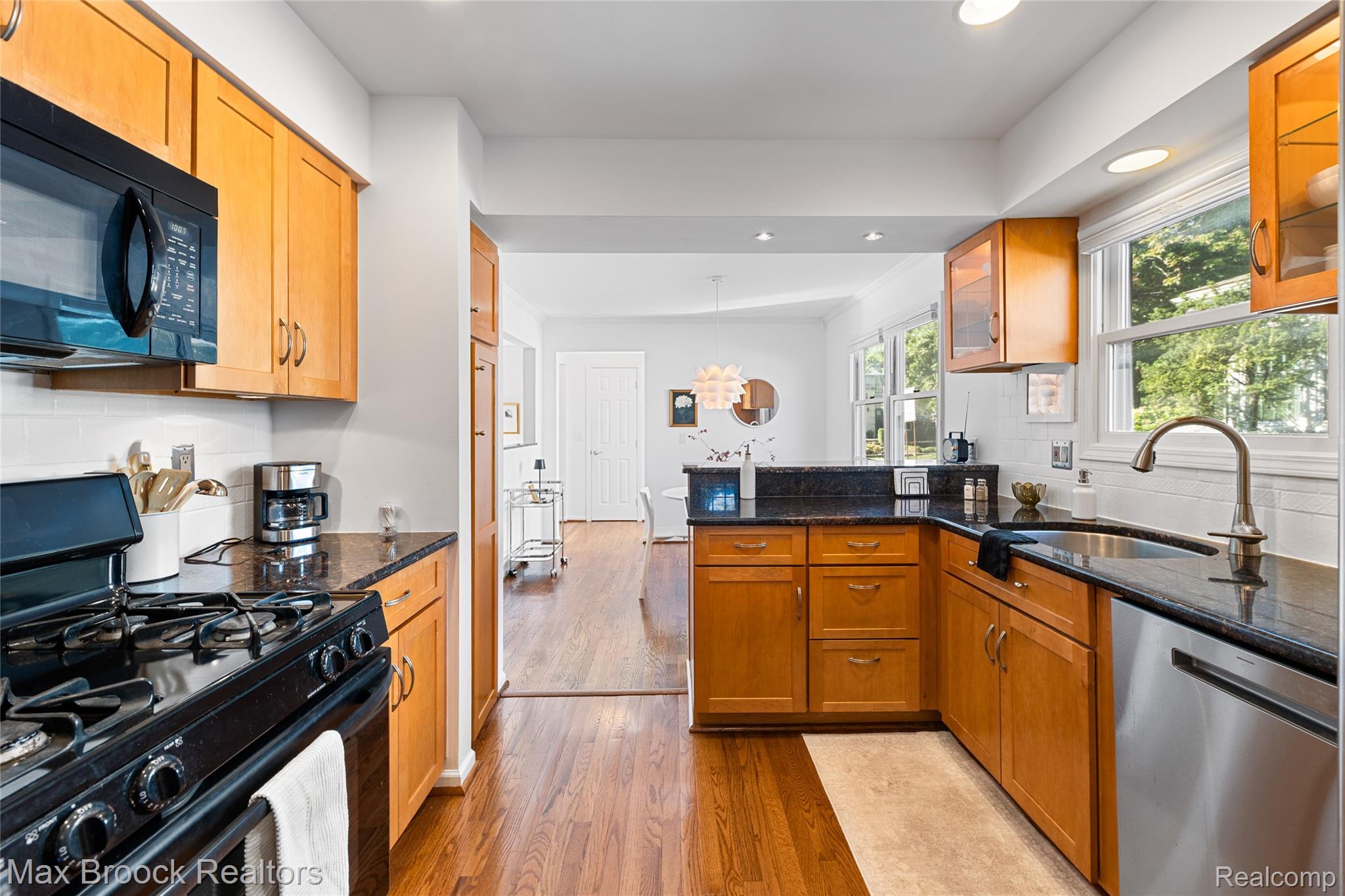 955 Forest Avenue