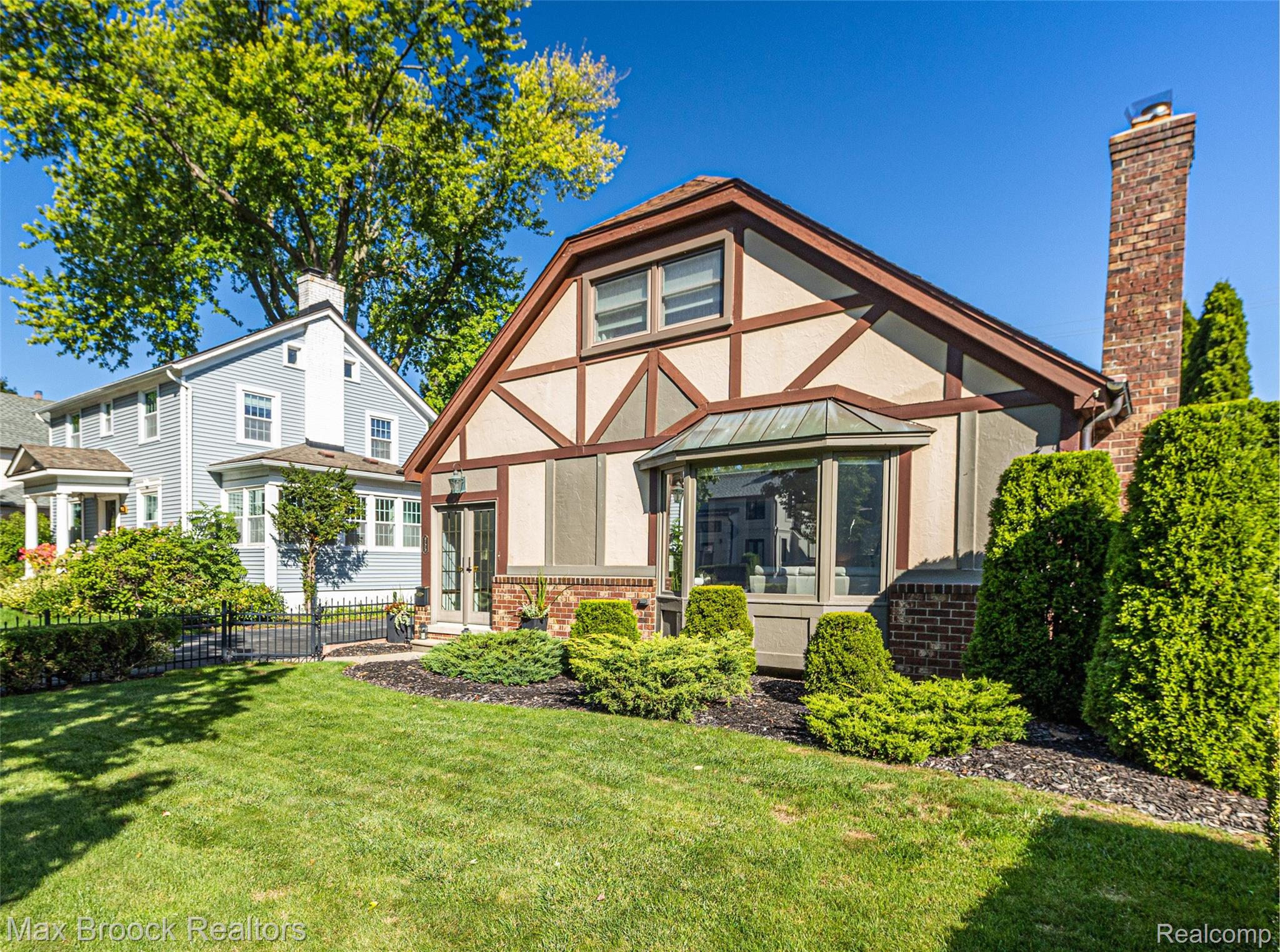 955 Forest Avenue