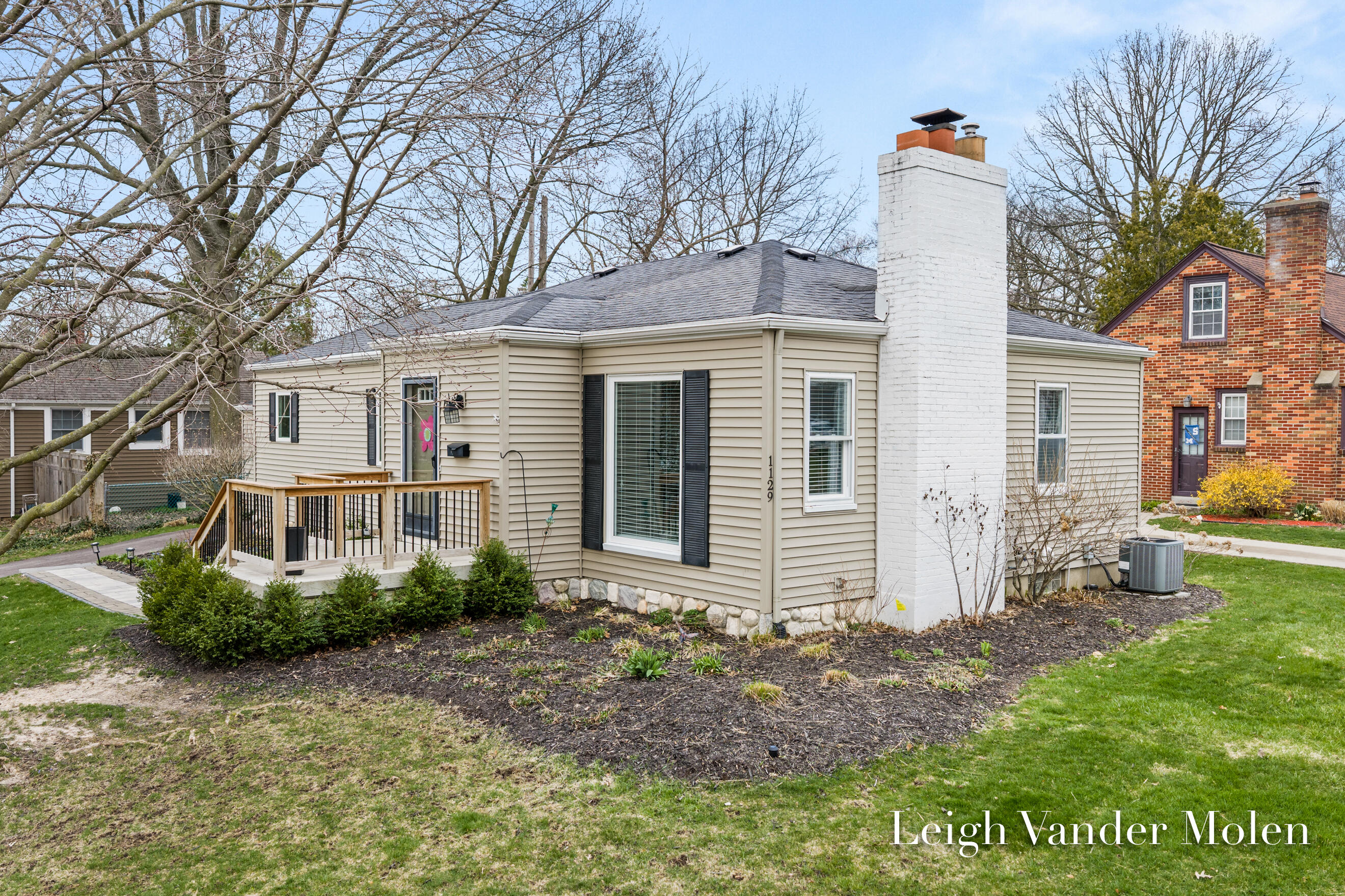 1129 Kenesaw Drive SE