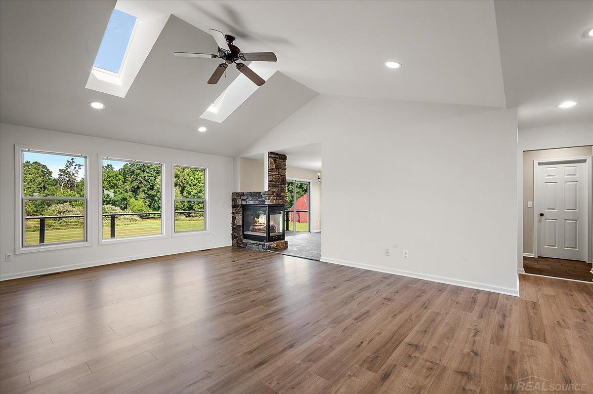 4884 Carls Lane