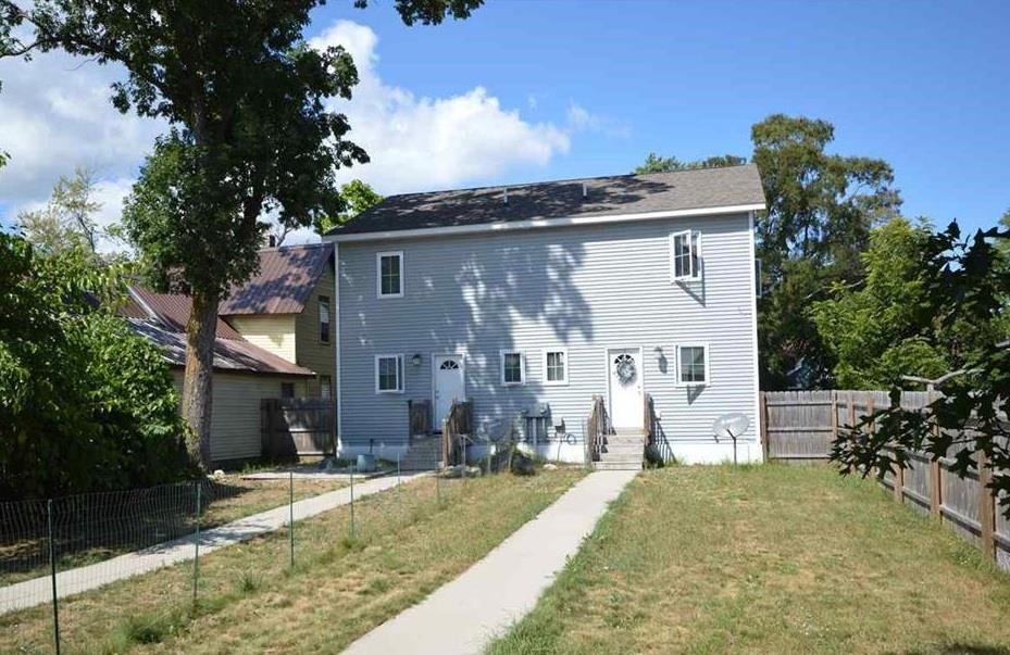 829 E Eighth