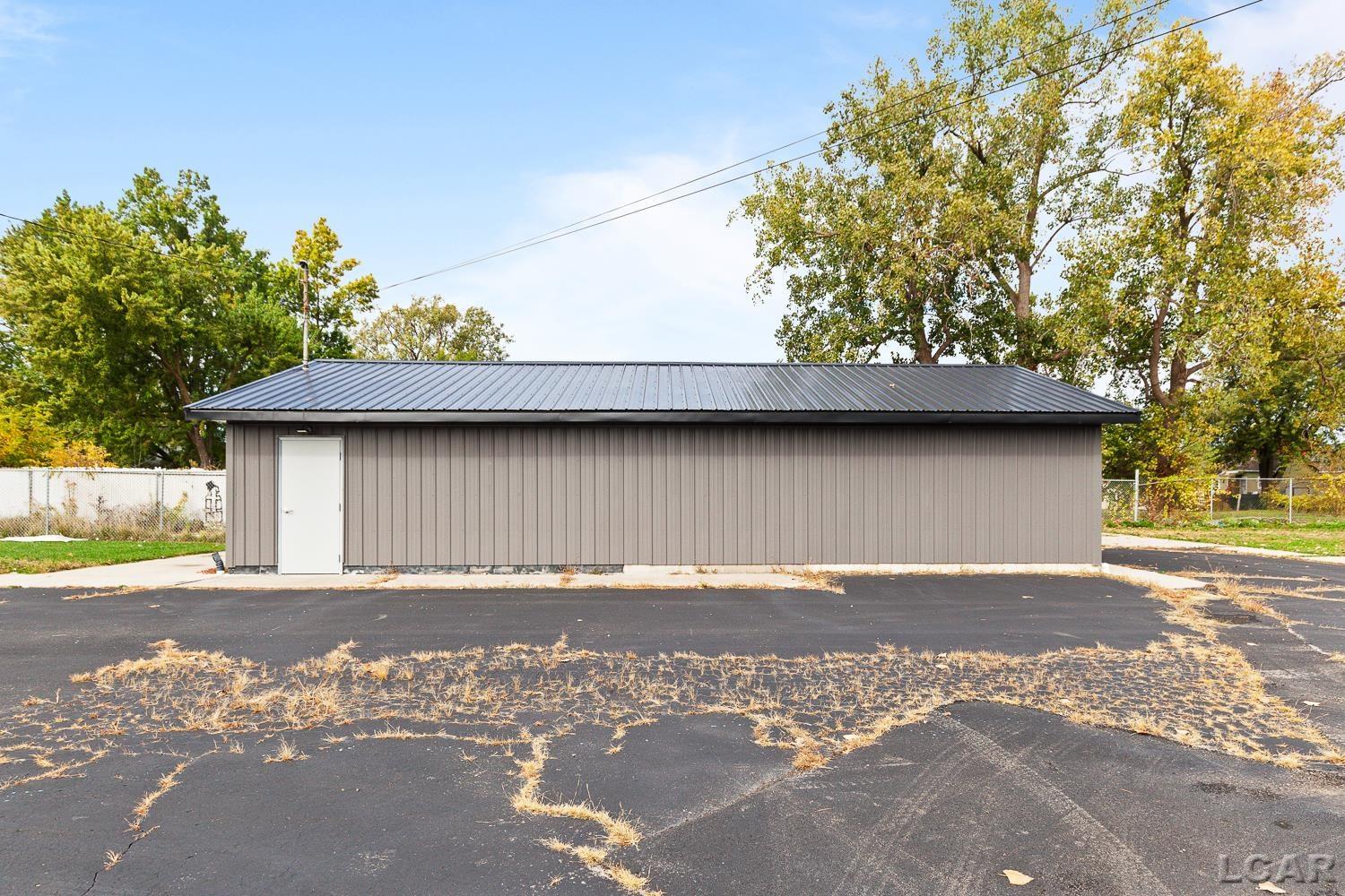 1105 E Beecher Street