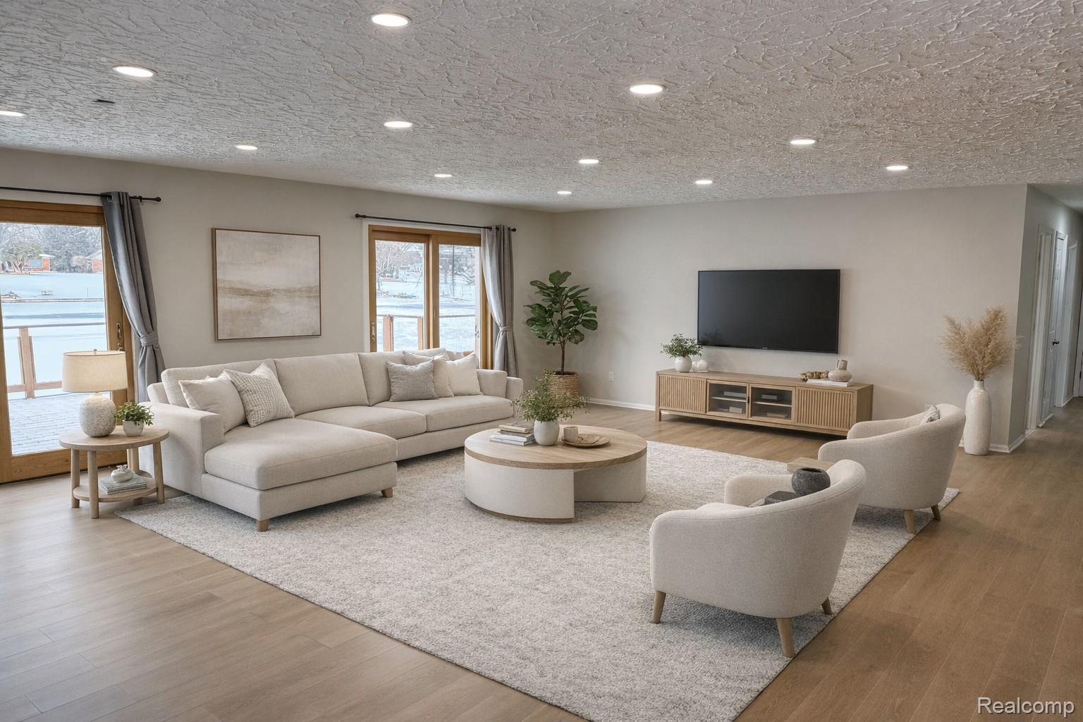 687 Sunnybeach Drive