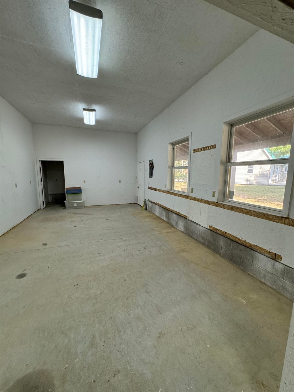 listing image 80
