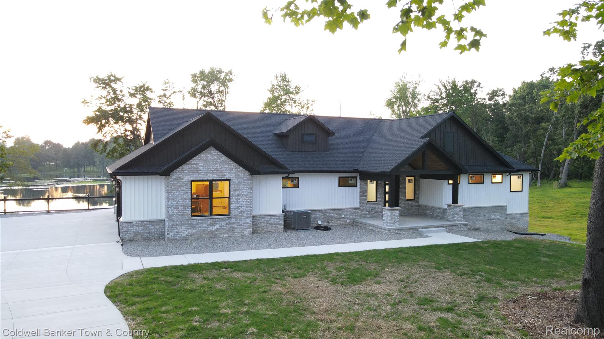 4789 Lakeshire Drive