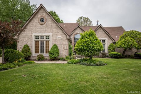 42739 POND VIEW Drive Sterling Heights City MI 48314