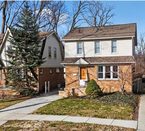 Photo of 219 N Edison Avenue, Royal Oak City, MI 48067 (MLS # 81026009565)