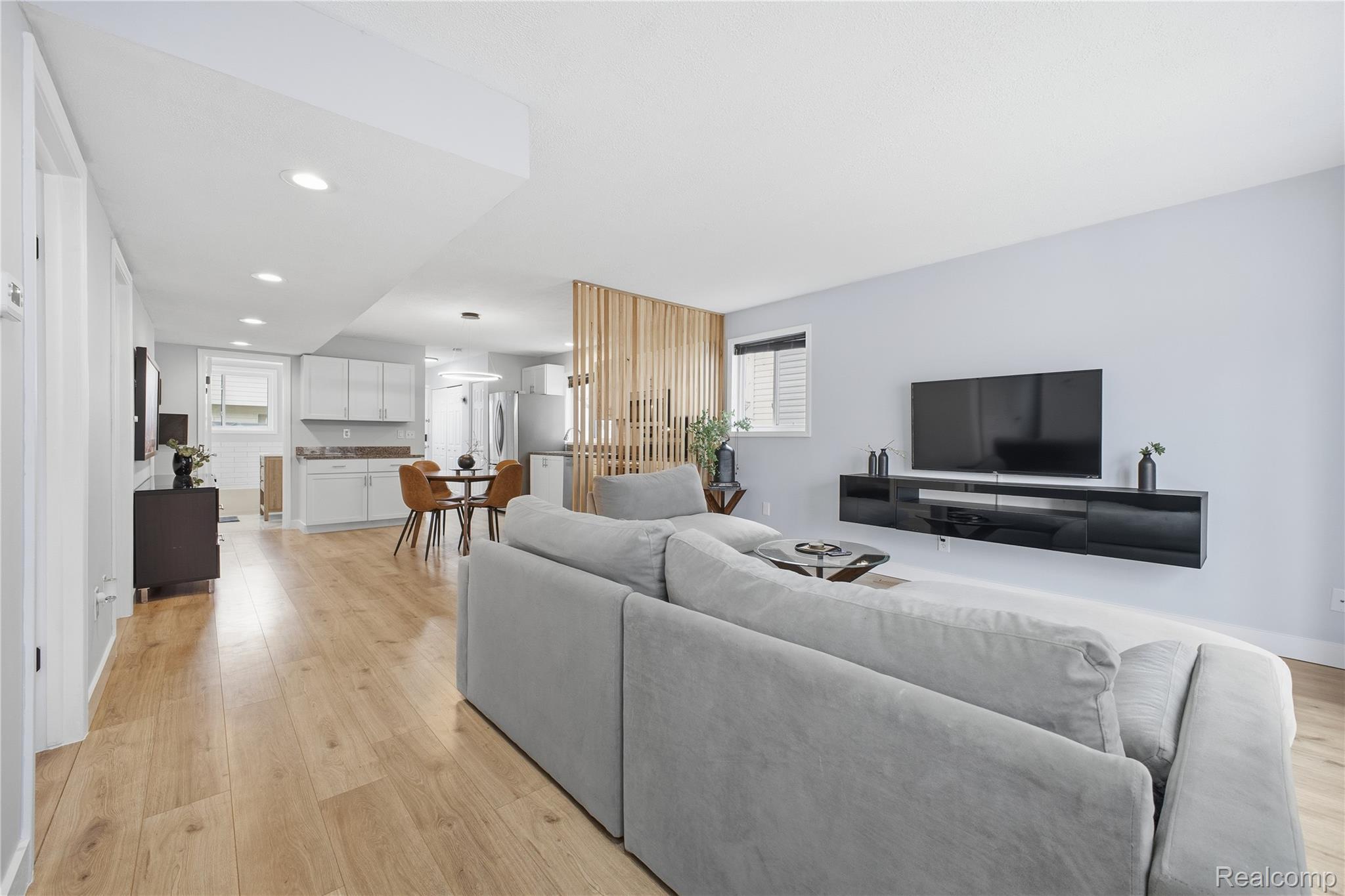 393 W Hudson Avenue E