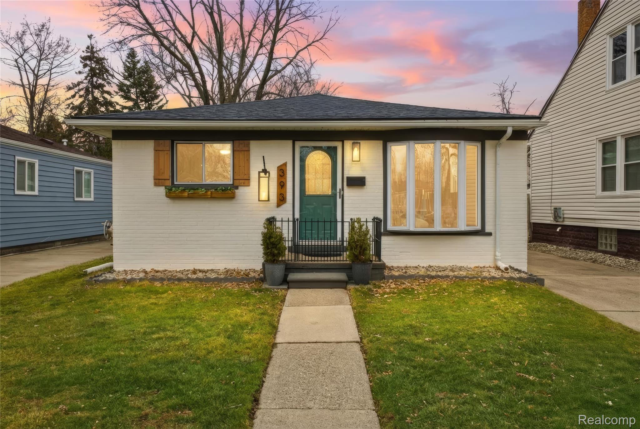 393 W Hudson Avenue E