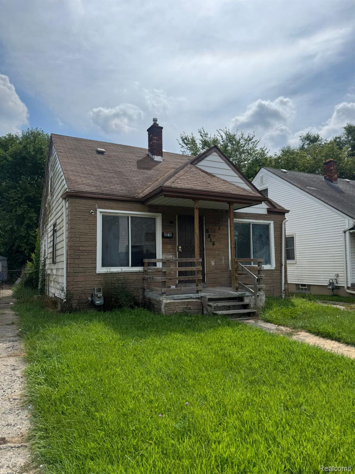6816 Evergreen Avenue