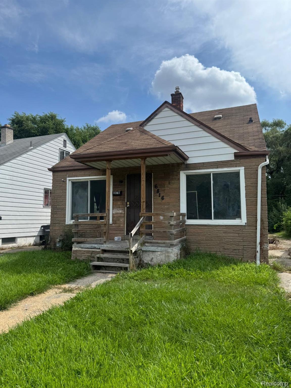 6816 Evergreen Avenue