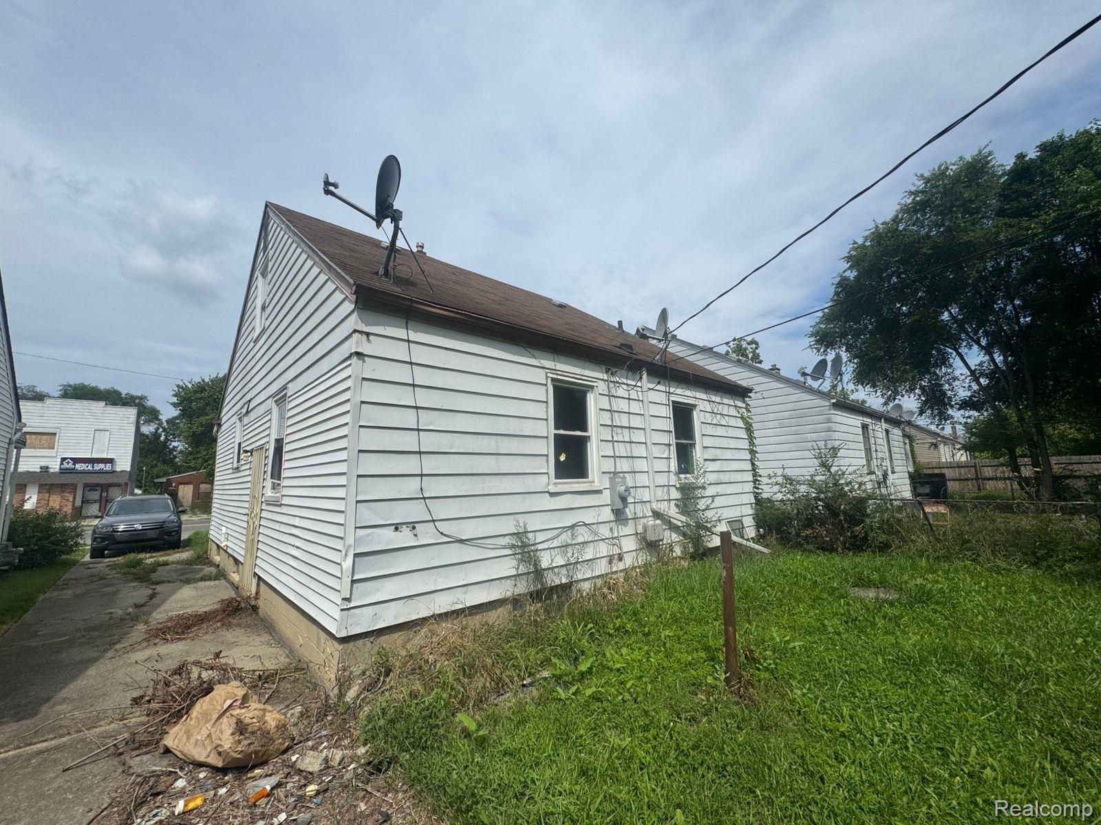 6816 Evergreen Avenue