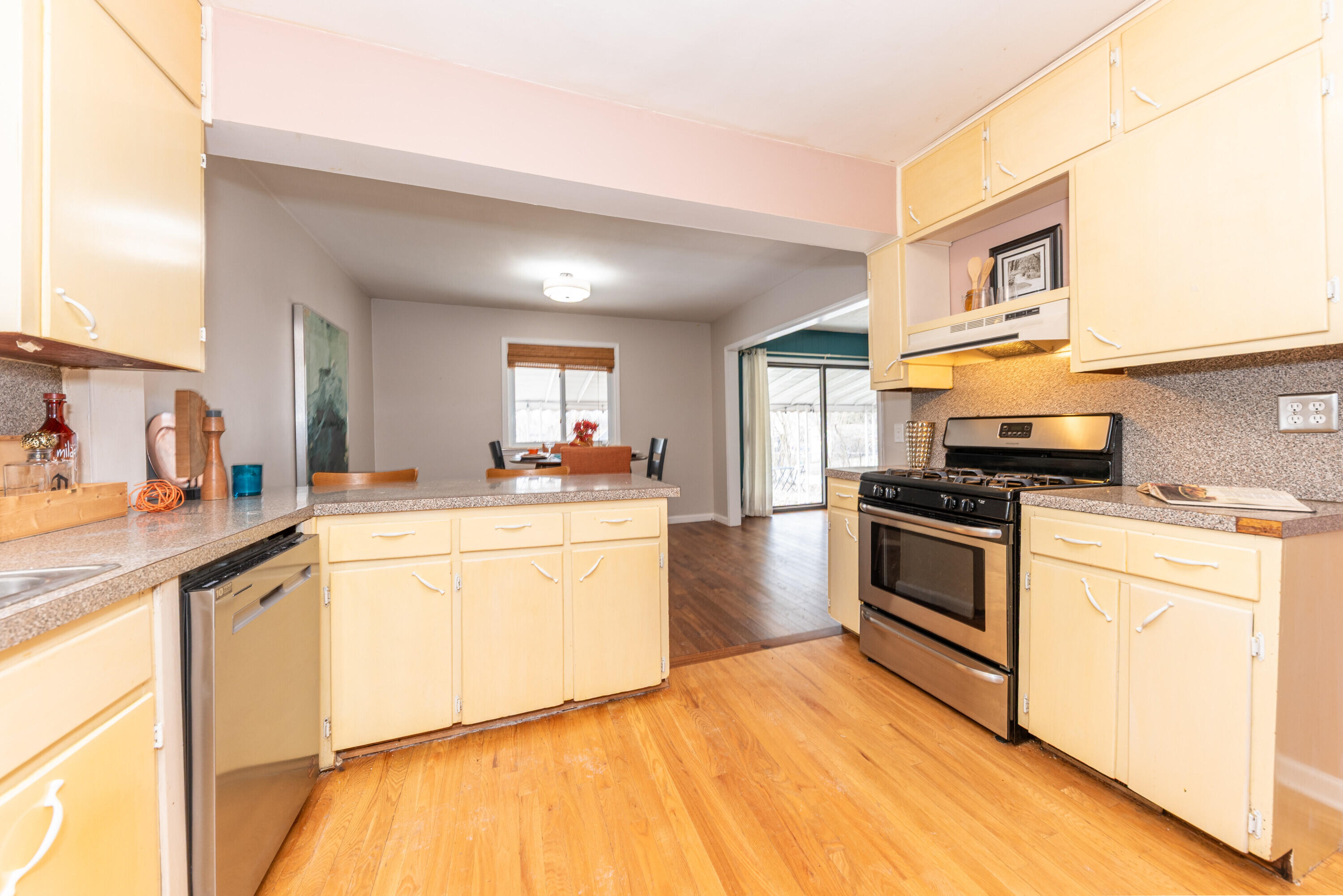 717 E Grand Boulevard