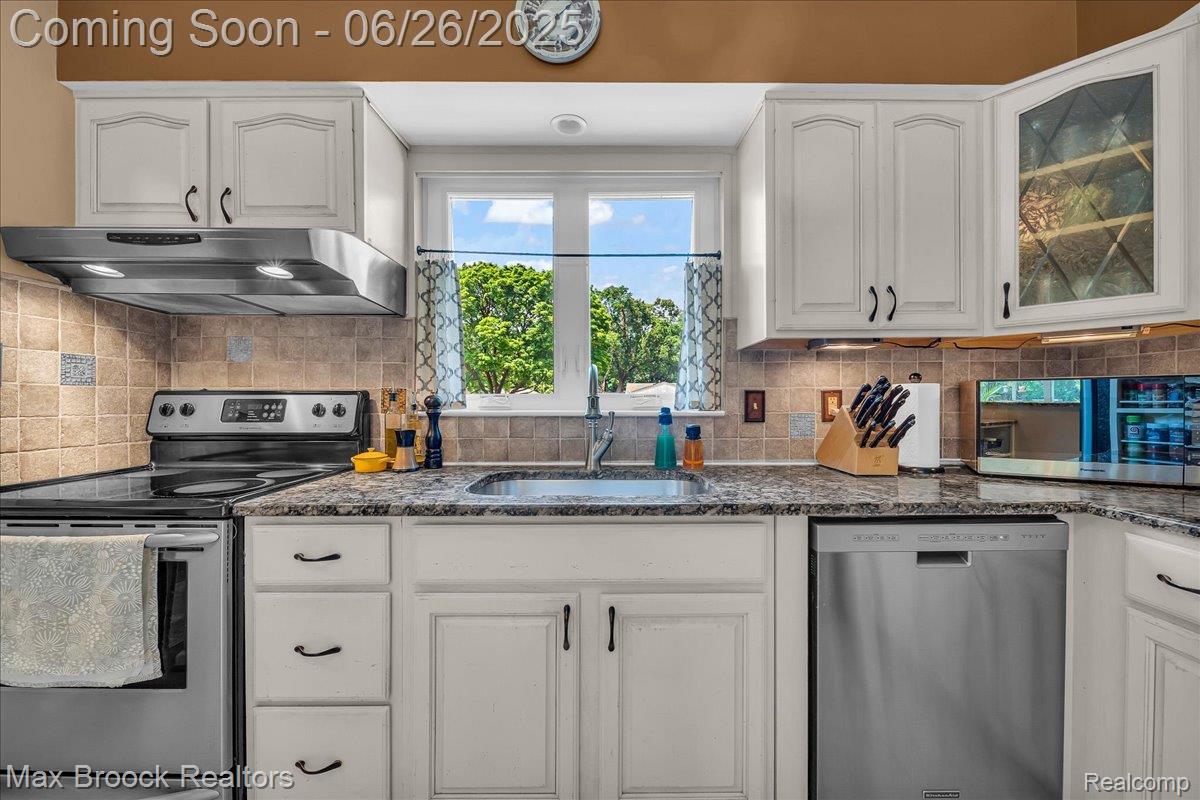 2425 Avondale Street W