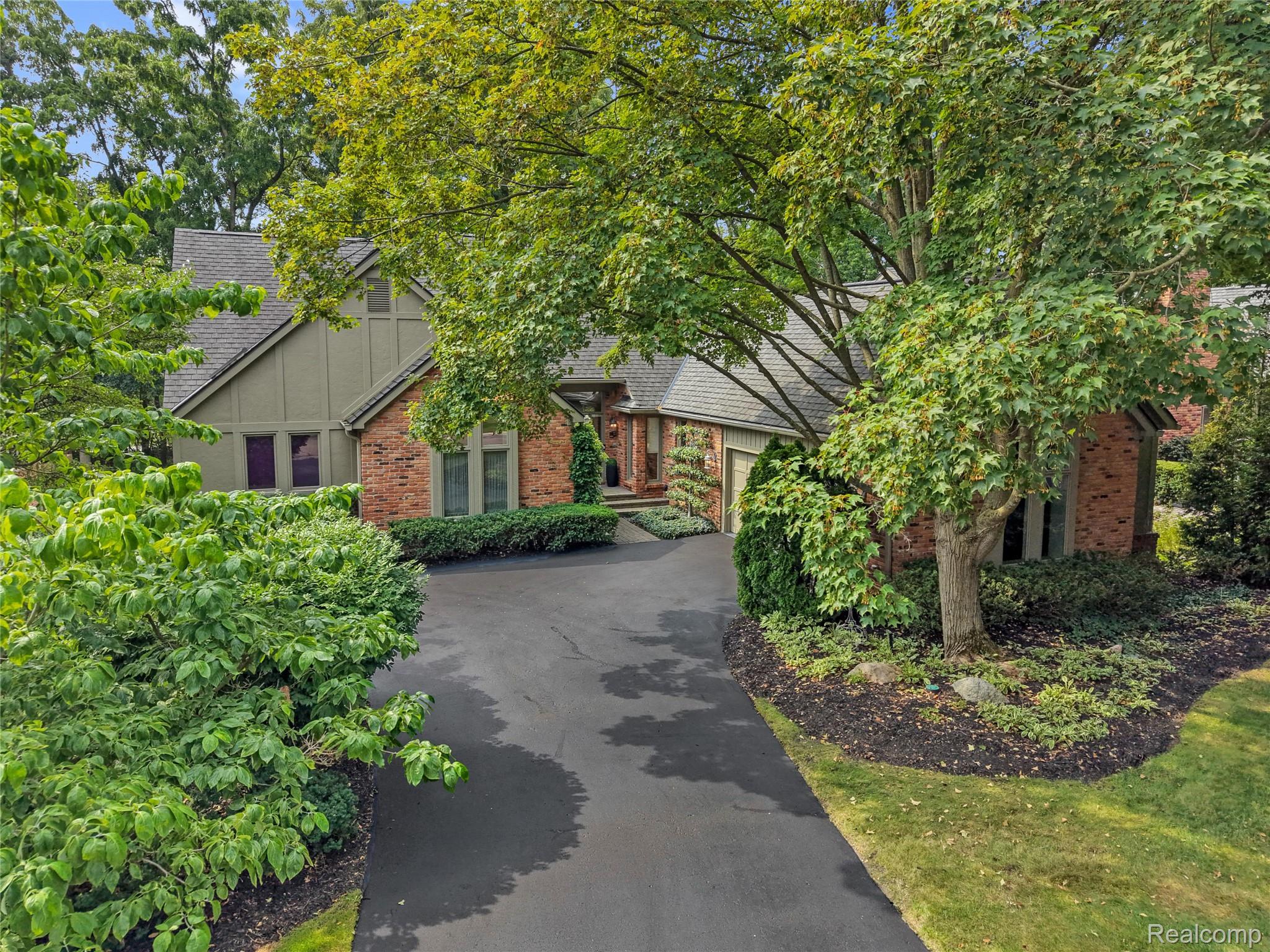 213 Norcliff Drive