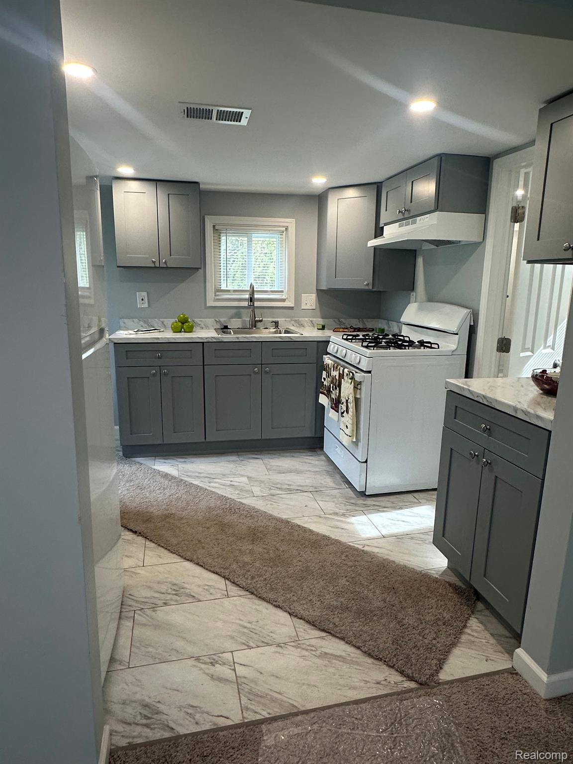 Riverview City, Michigan 48193, United States, 3 Bedrooms Bedrooms, ,2 BathroomsBathrooms,Residential,Active,165000