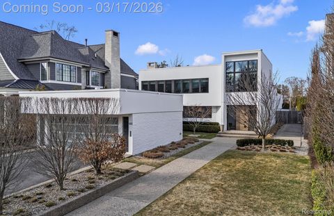 660 Dewey Street Birmingham City MI 48009