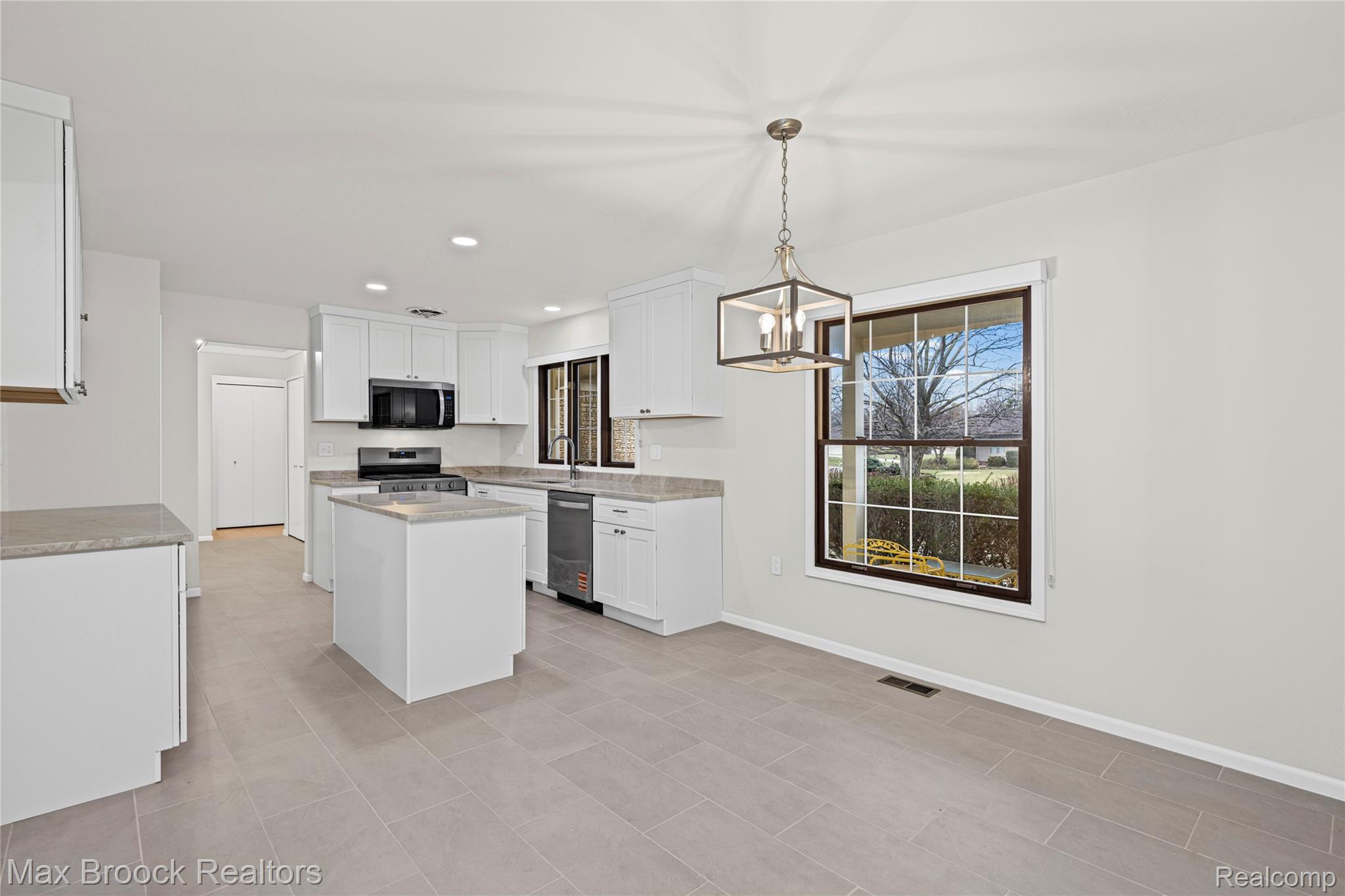 28977 Lake Park Dr. Drive