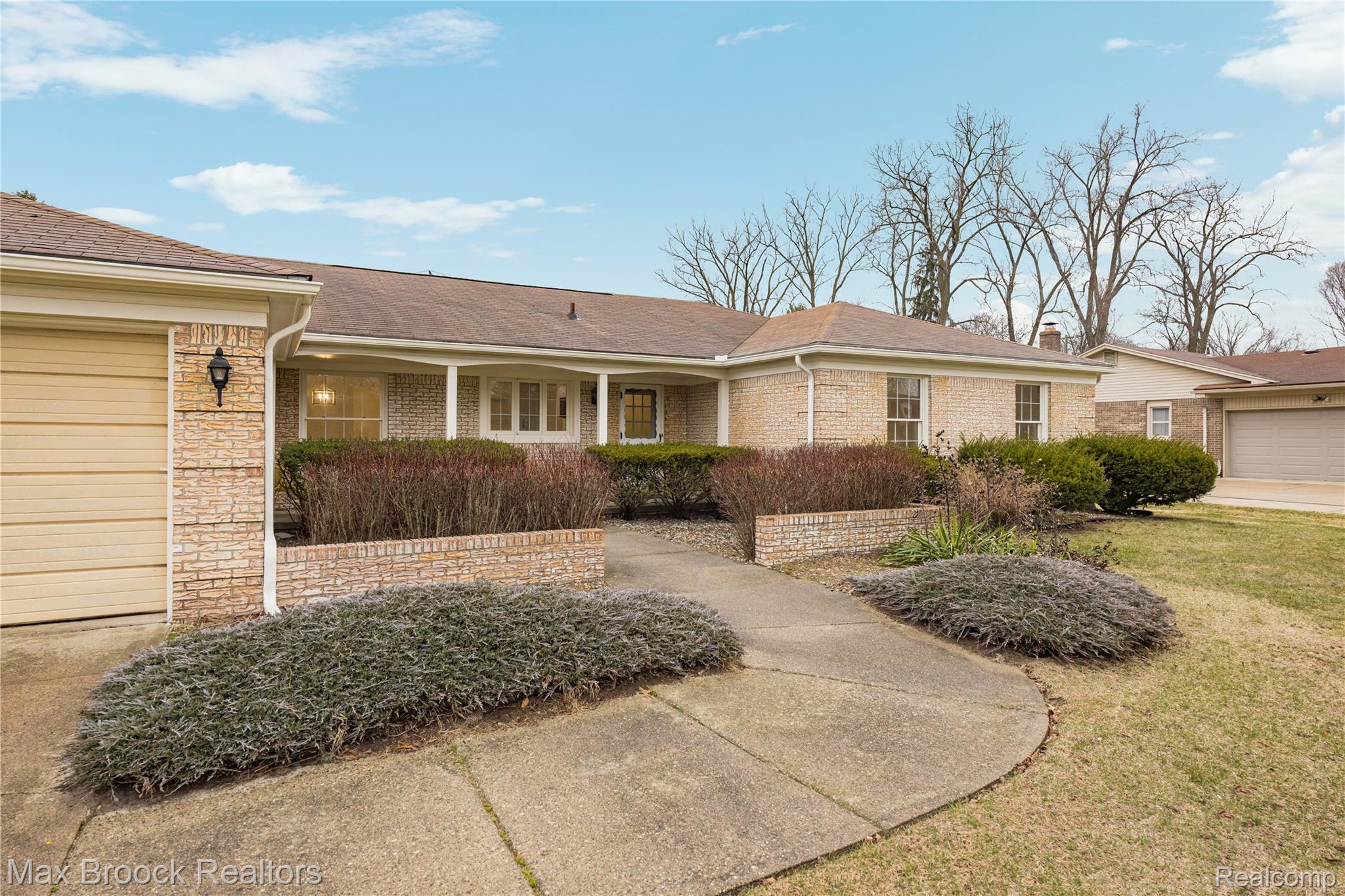 28977 Lake Park Dr. Drive