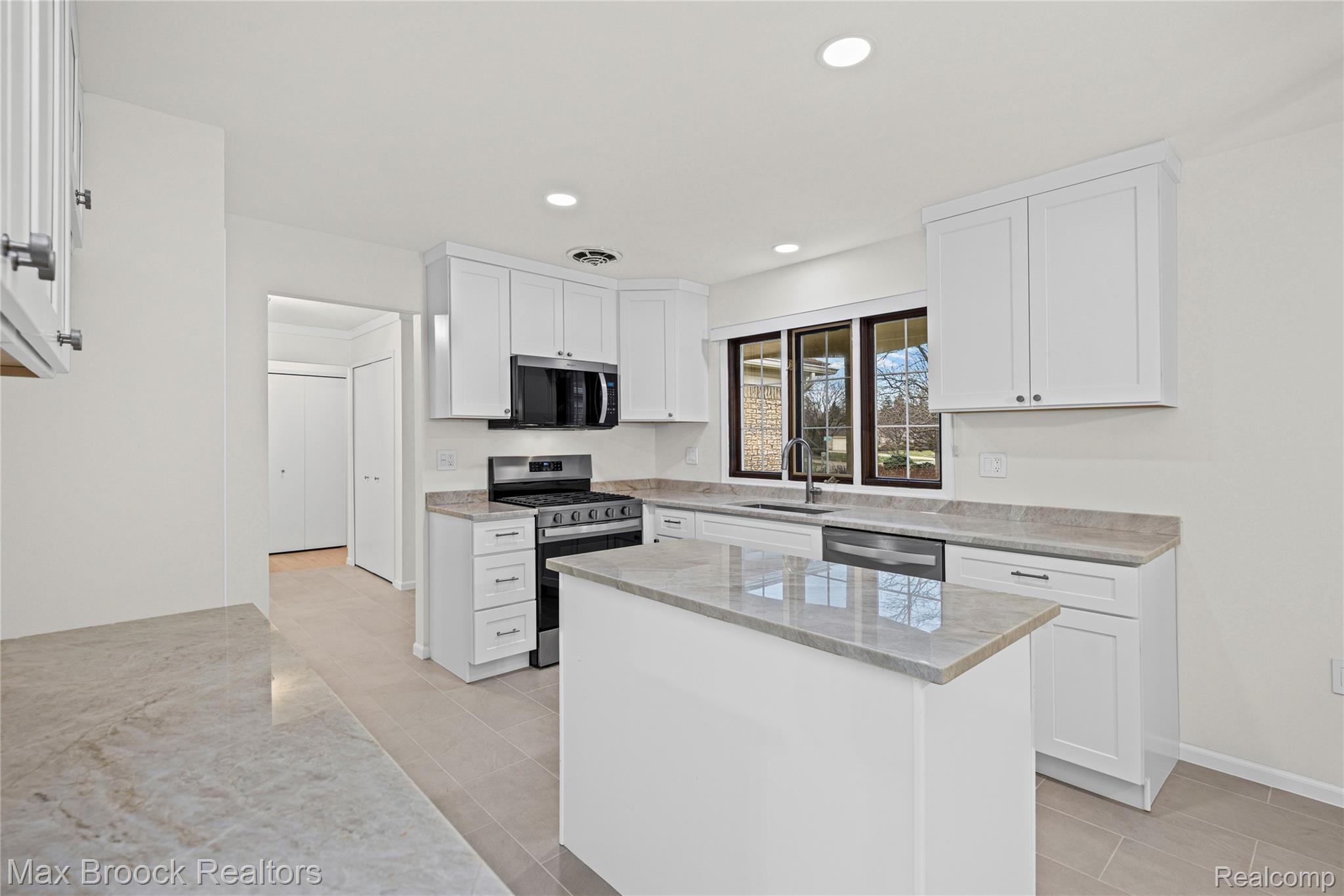 28977 Lake Park Dr. Drive