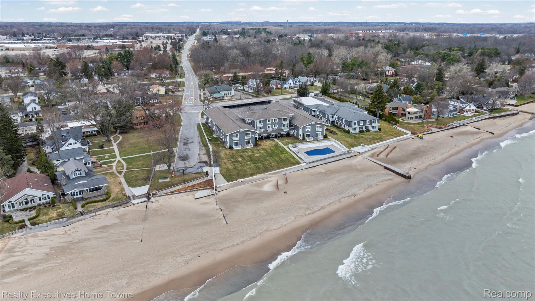 4500 Lakeshore Road 20