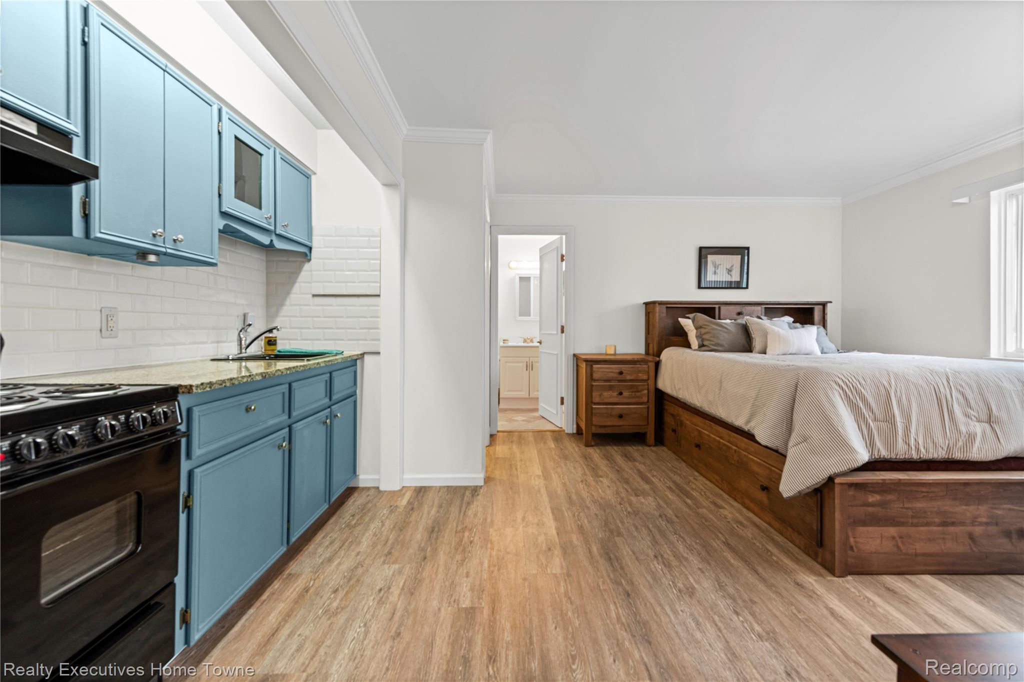 4500 Lakeshore Road 20