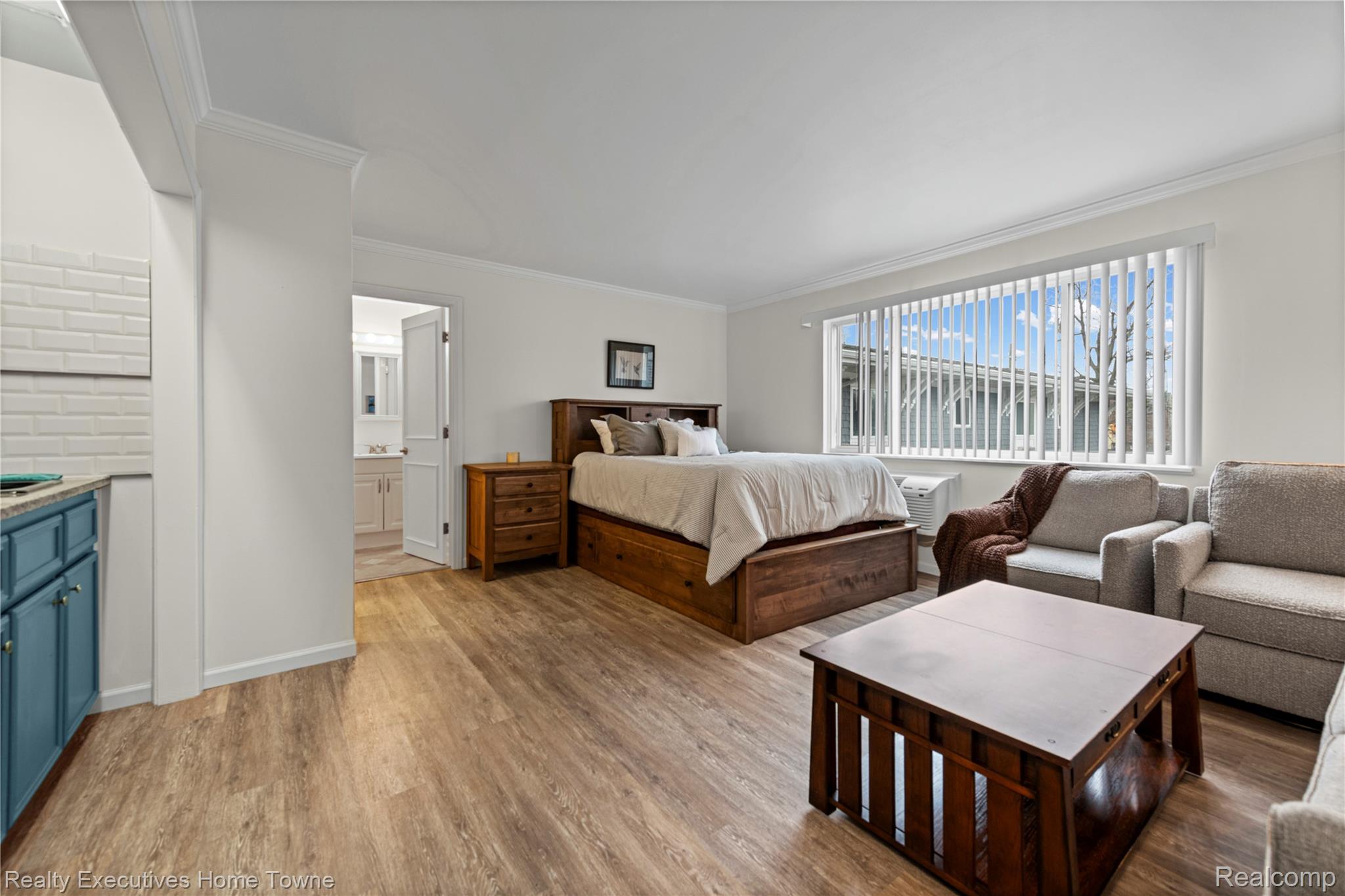 4500 Lakeshore Road 20
